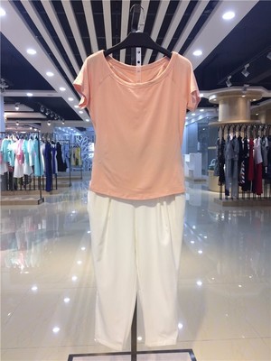 聚焦优质货源 哥弟太平鸟品牌折扣女装剪标秋冬款，广州季歌服饰女式衬衫全方位解析